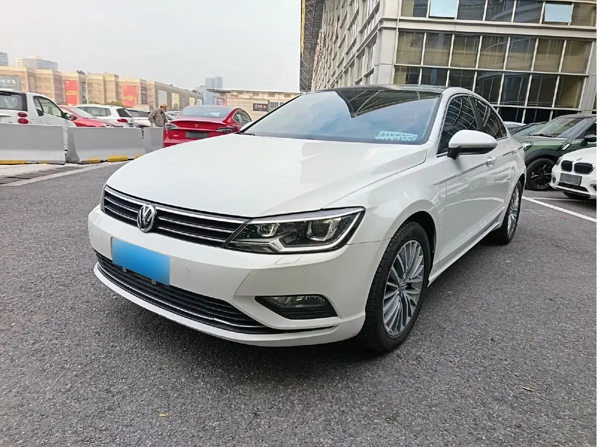 2015 Volkswagen Lamando 1.8T 180HP L4 7DCT