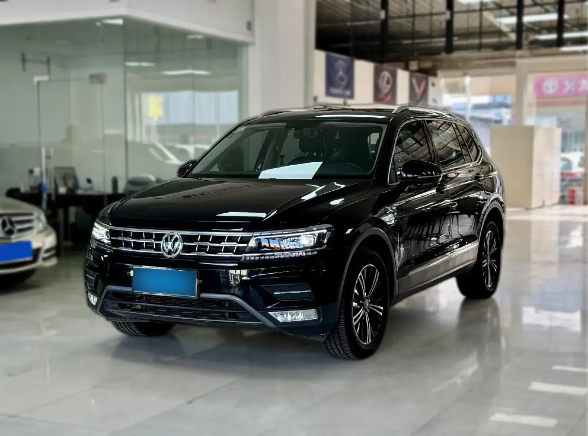 2018 Volkswagen Tiguan L 2.0T 220HP L4 7DCT