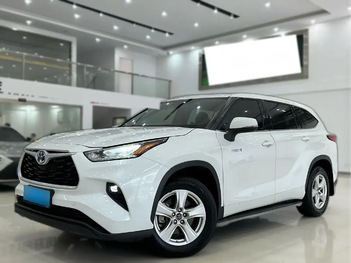 2022 Toyota Highlander 2.5L 192HP L4 E-CVT Hybrid