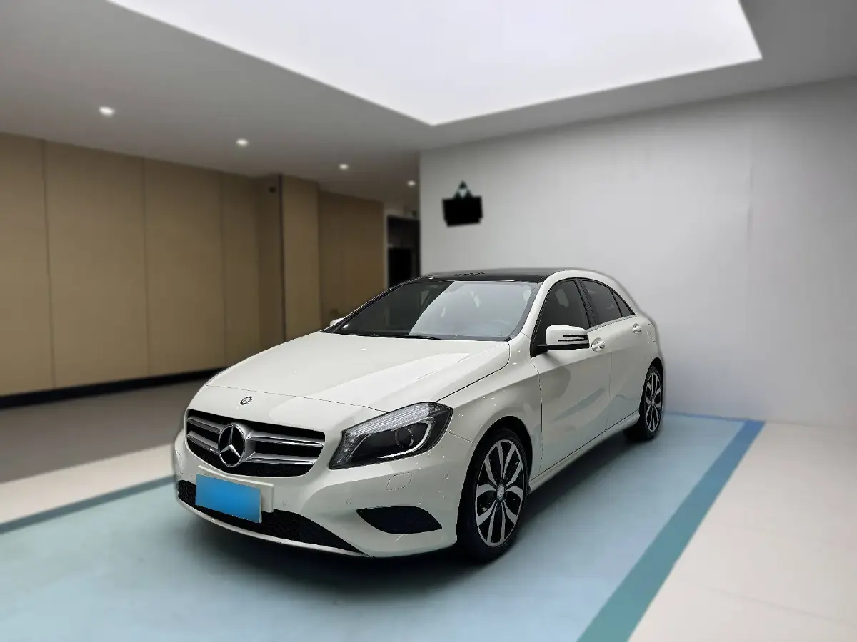 2015 Mercedes-Benz A Class 1.6T 156HP L4 7DCT