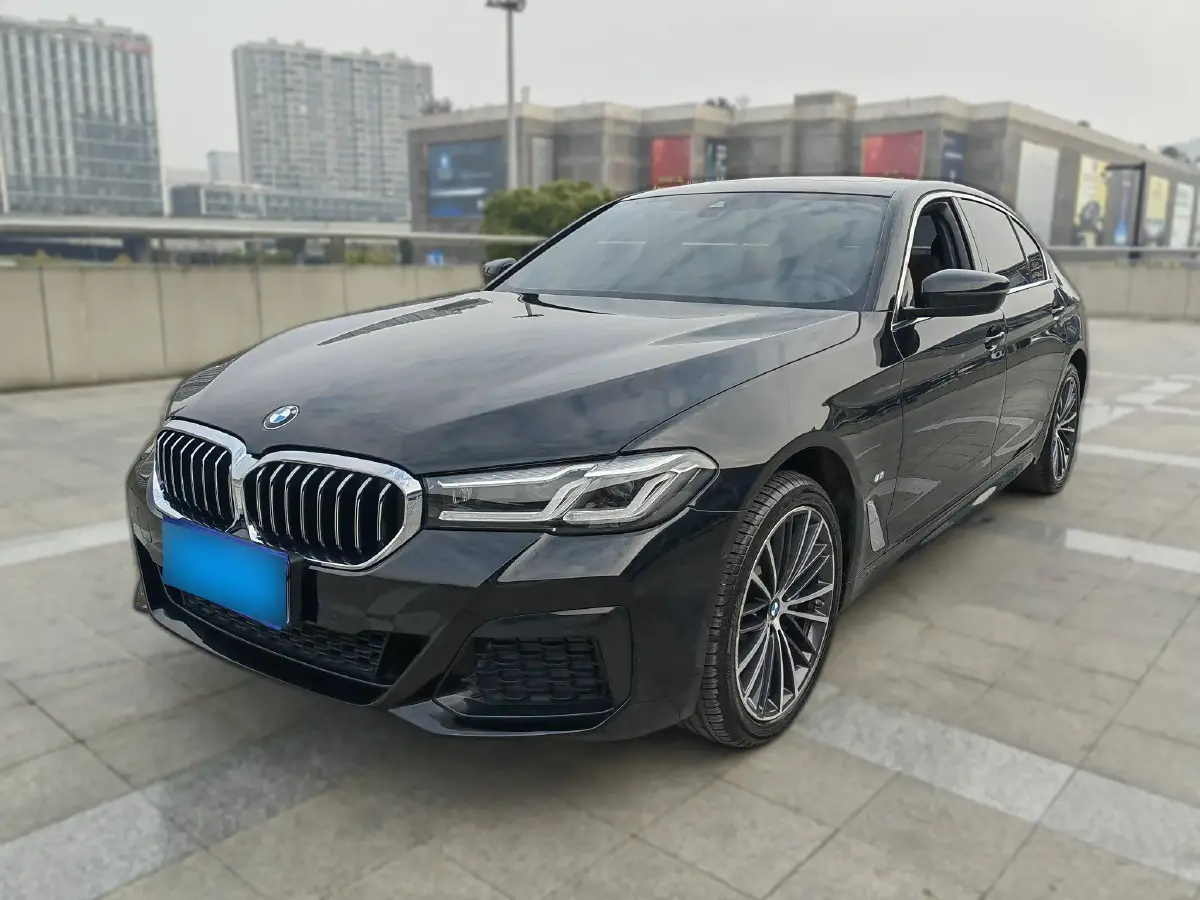 2022 BMW 5 Series 2.0T 252HP L4 8AT