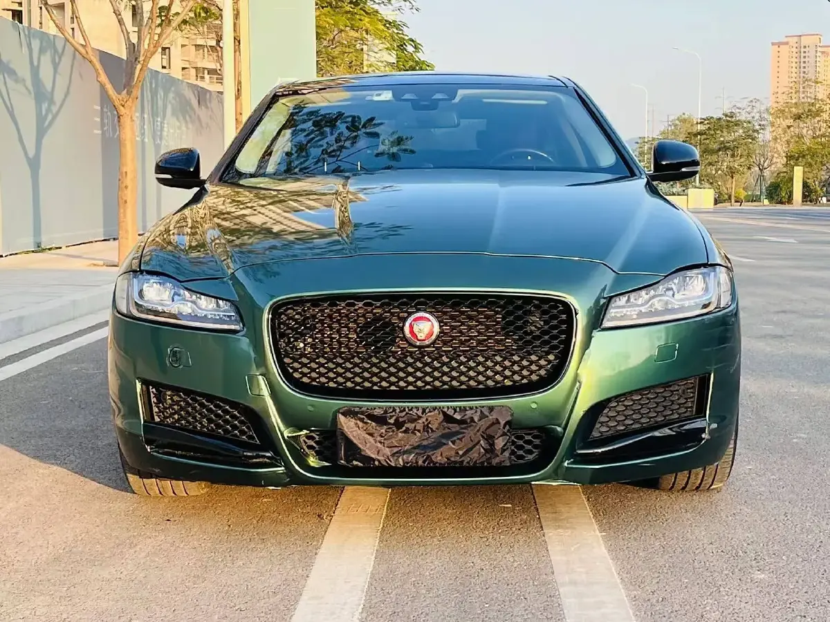 2018 Jaguar XFL 2.0T 250HP L4 8AT