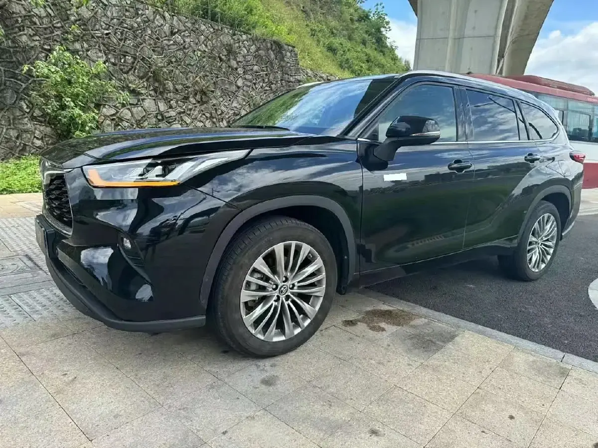 2023 Toyota Highlander 2.5L 189HP L4 E-CVT Hybrid