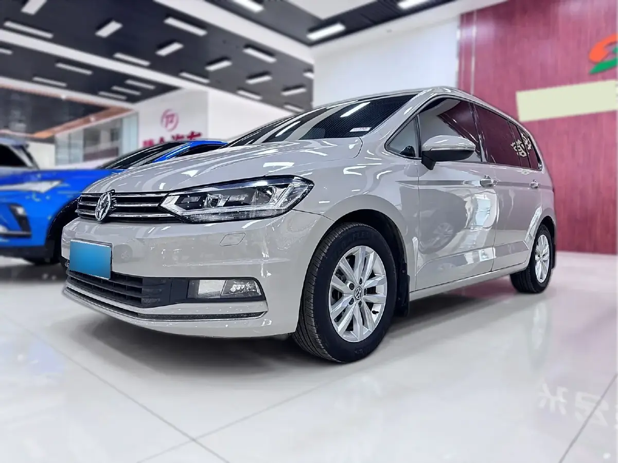 2016 Volkswagen Touran 1.4T 150HP L4 7DCT