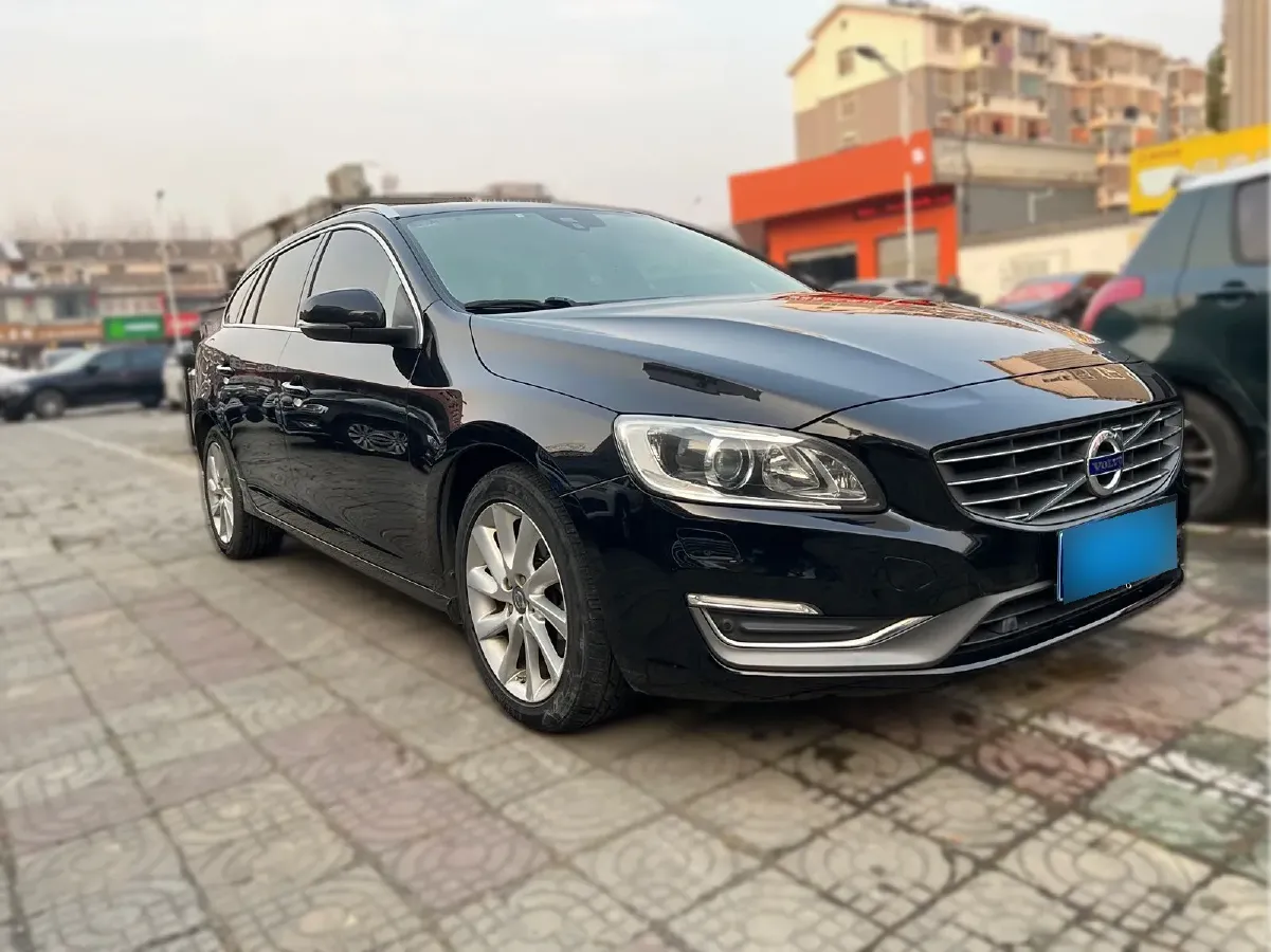 2014 Volvo V60 2.0T 245HP L4 8AT,autocango,china used car exporter,china ev exporter,chinese used car exporter,chinese used ev exporter