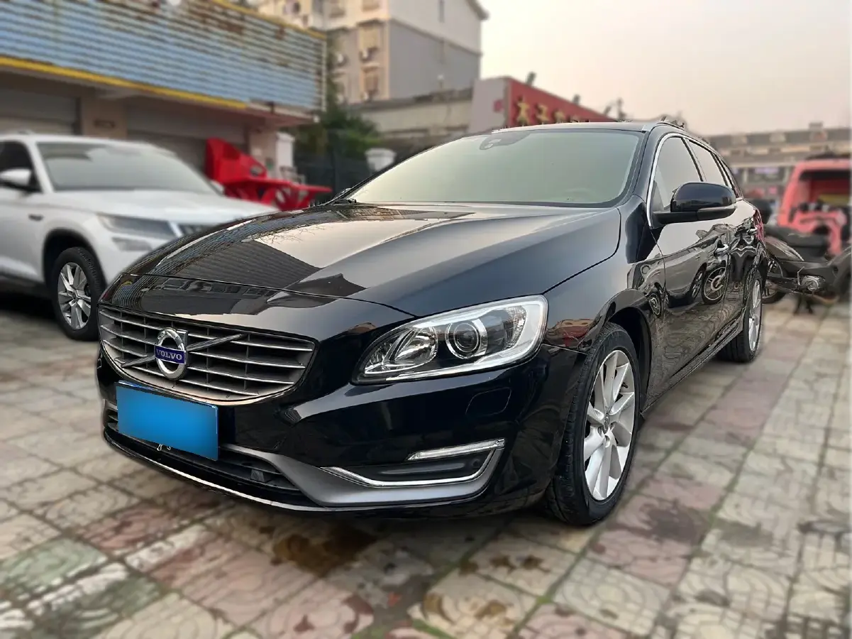 2014 Volvo V60 2.0T 245HP L4 8AT