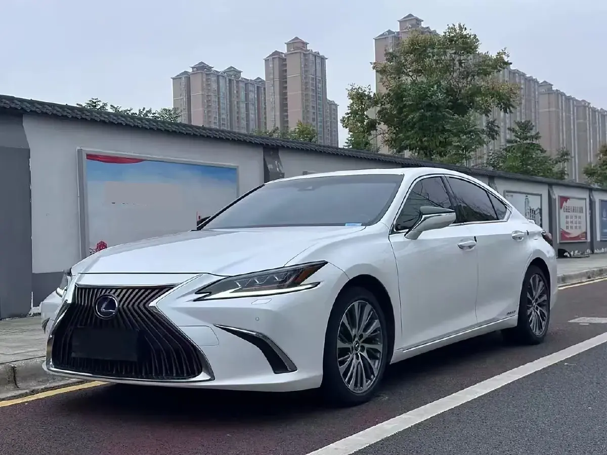 2020 Lexus ES 2.5L 178HP L4 E-CVT Hybrid
