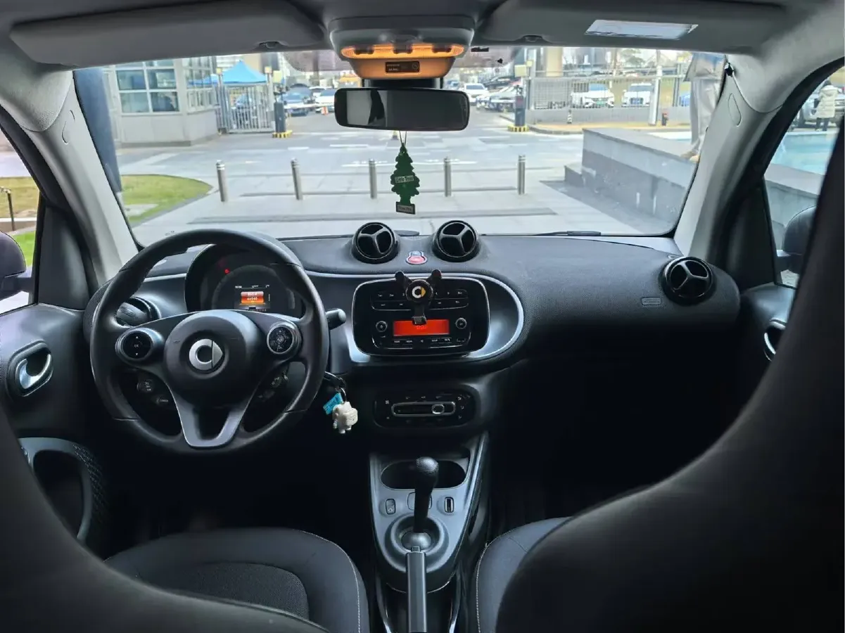 2019 Smart smart fortwo 0.9T 90HP L3 6DCT,autocango,china used car exporter,china ev exporter,chinese used car exporter,chinese used ev exporter