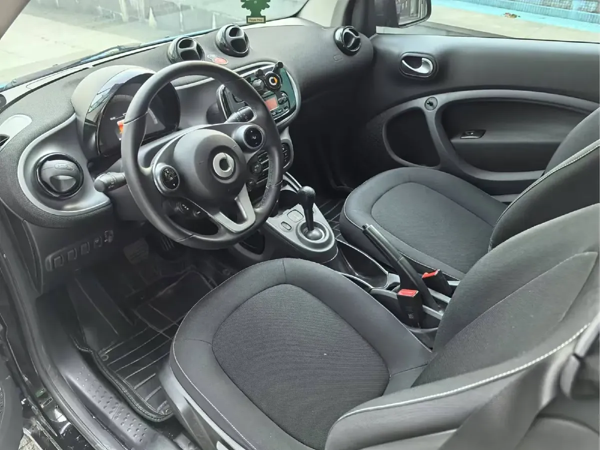 2019 Smart smart fortwo 0.9T 90HP L3 6DCT,autocango,china used car exporter,china ev exporter,chinese used car exporter,chinese used ev exporter