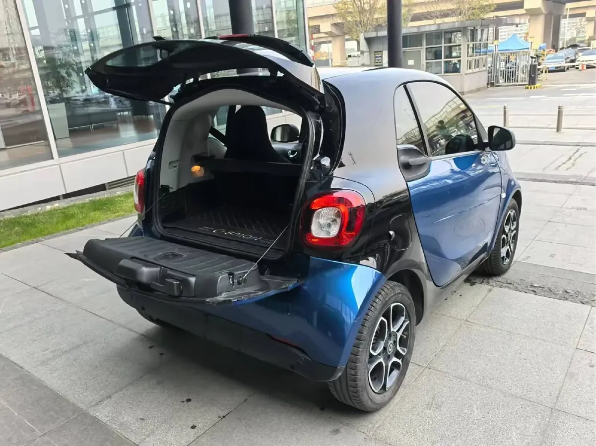 2019 Smart smart fortwo 0.9T 90HP L3 6DCT,autocango,china used car exporter,china ev exporter,chinese used car exporter,chinese used ev exporter
