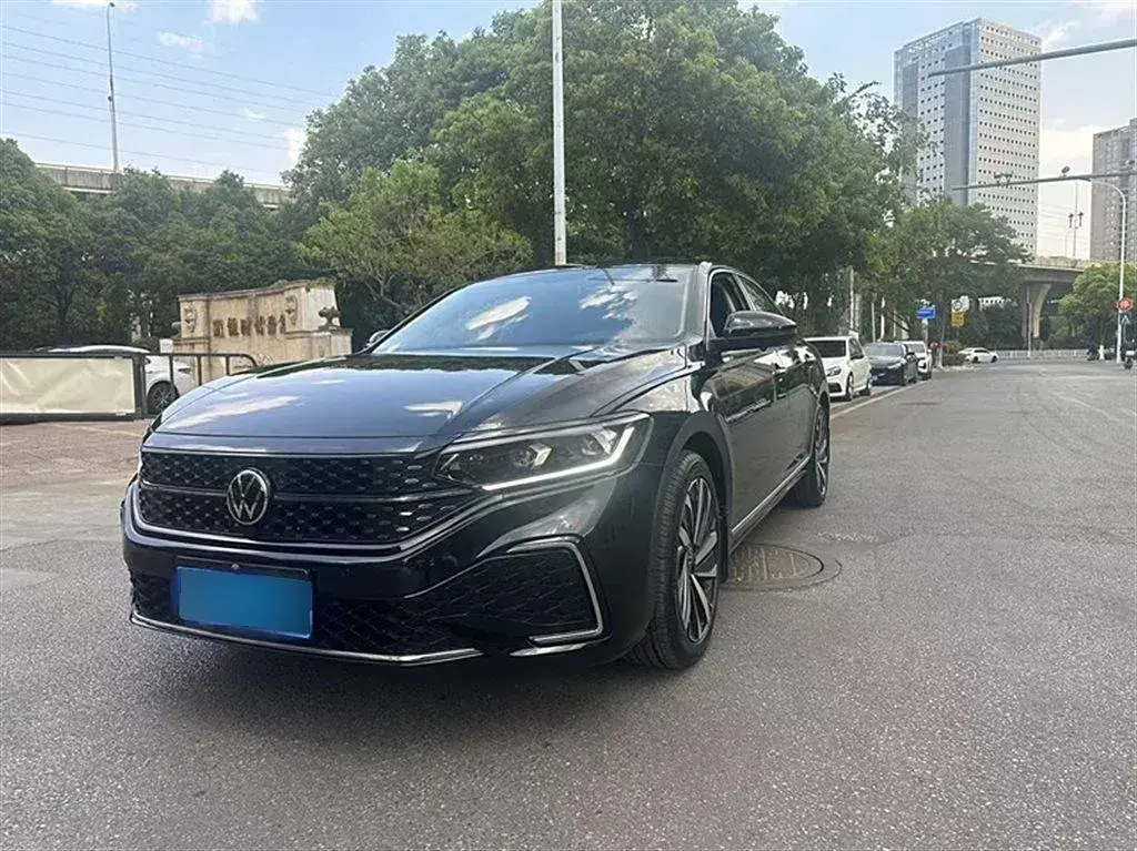 2022 Volkswagen Passat 2.0T 186HP L4 7DCT