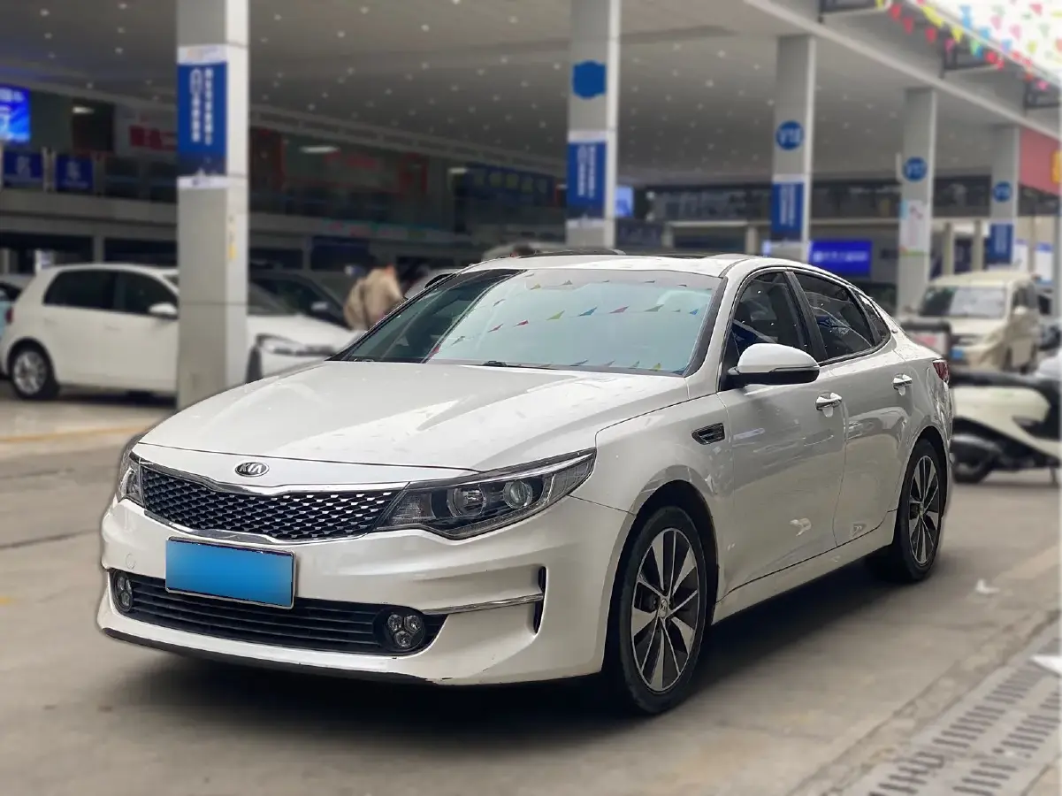 2017 Kia K5 2.0L 161HP L4 6AT