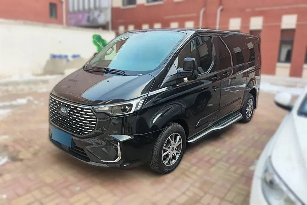 2023 Ford Tourneo 2.0T 220HP L4 9AT