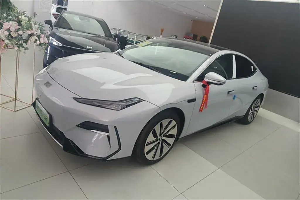 2024 Geely Galaxy E8 BEV 76KWH