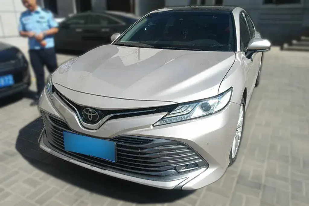 2019 Toyota Camry 2.5L 209HP L4 8AT
