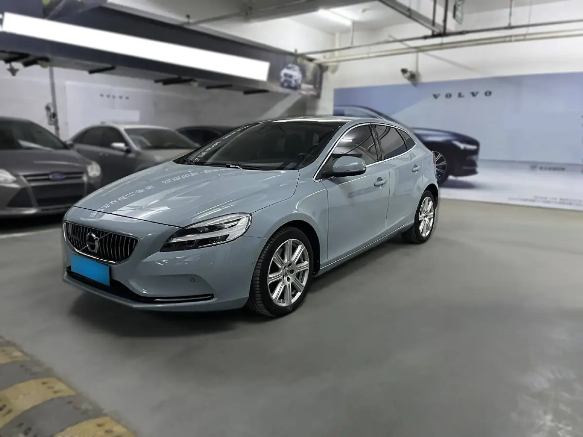 2017 Volvo V40 1.5T 152HP L4 6AT