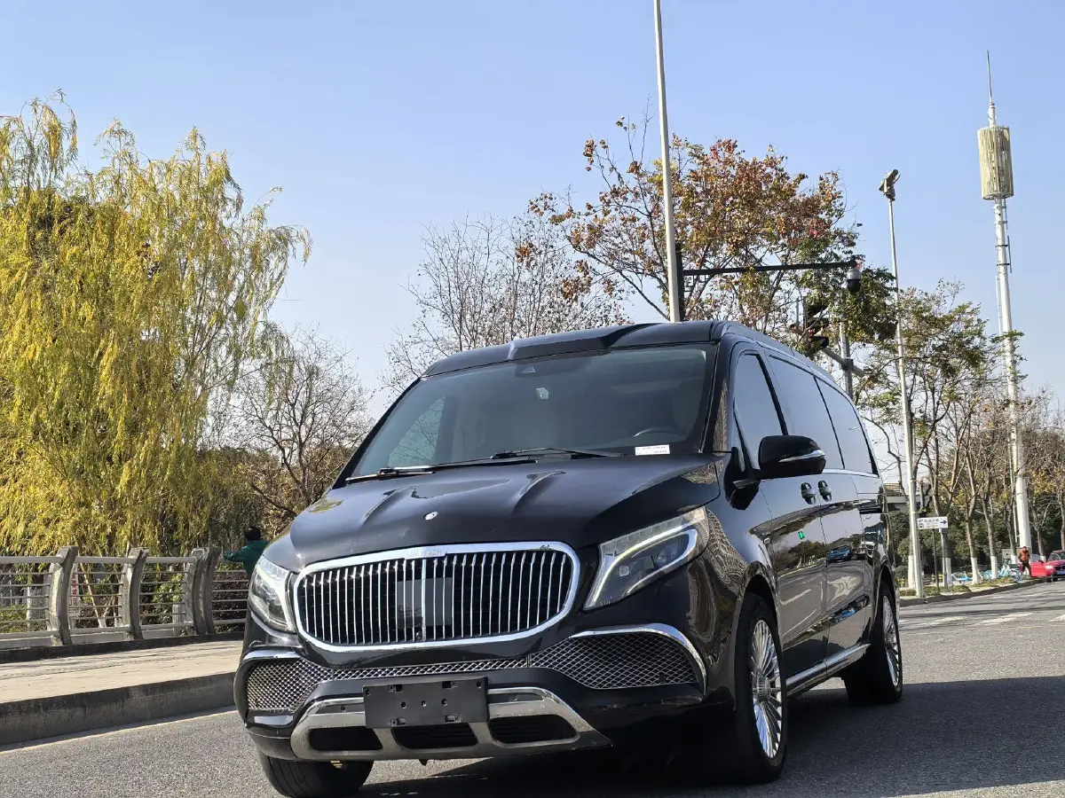 2022 Mercedes-Benz V Class 2.0T 211HP L4 9AT