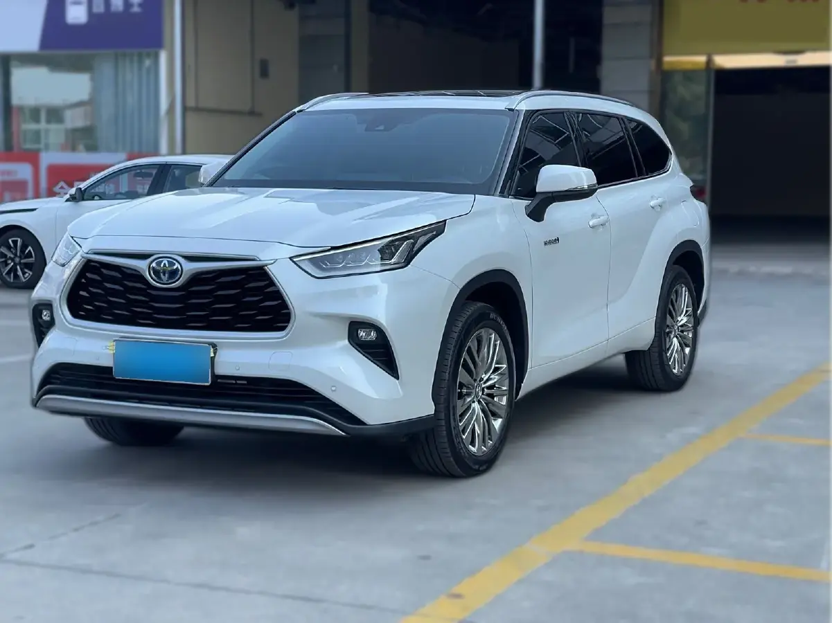 2024 Toyota Highlander 2.5L 189HP L4 E-CVT Hybrid