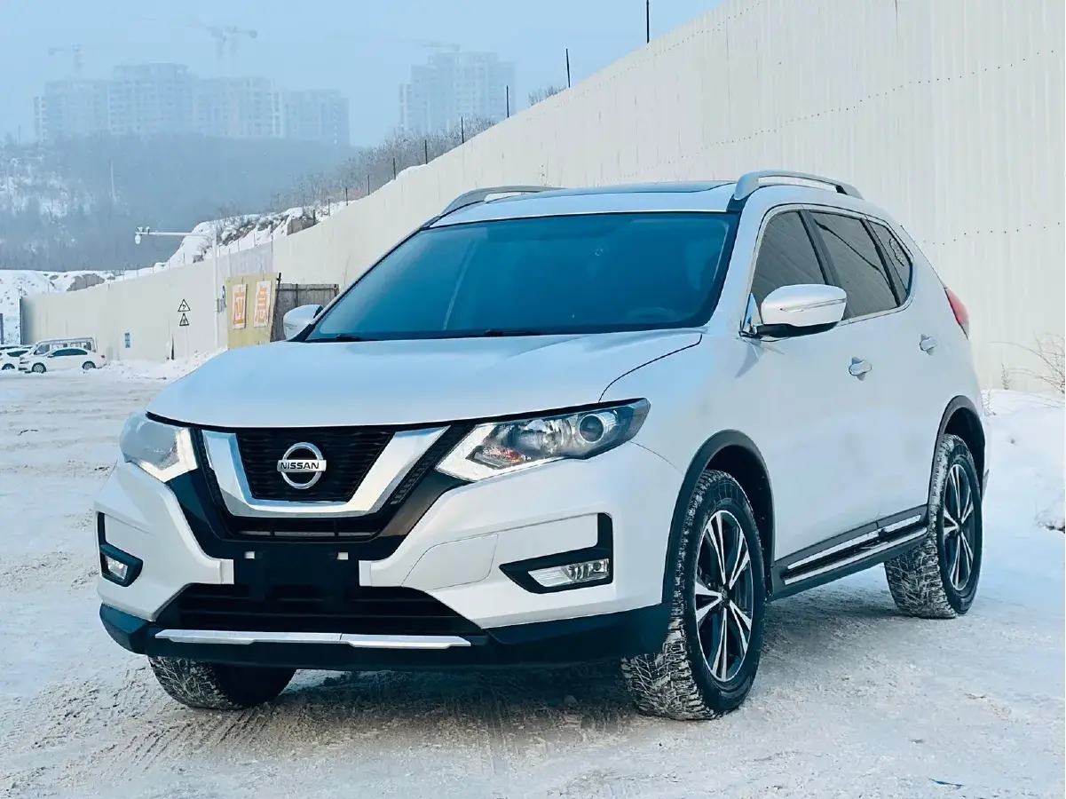 2017 Nissan X-Trail 2.5L 186HP L4 CVT
