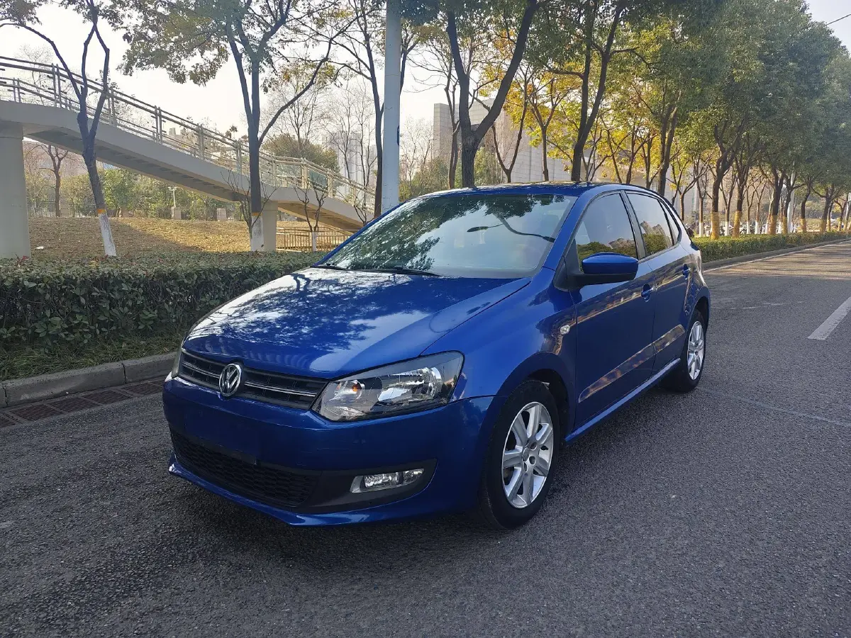 2011 Volkswagen Polo 1.6L 105HP L4 6AT