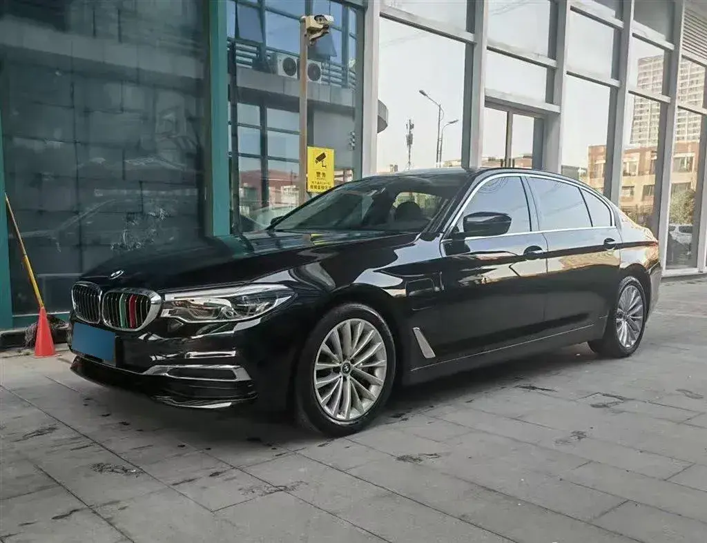 2019 BMW 5 Series 2.0T 184HP L4 8AT PHEV 13KWH