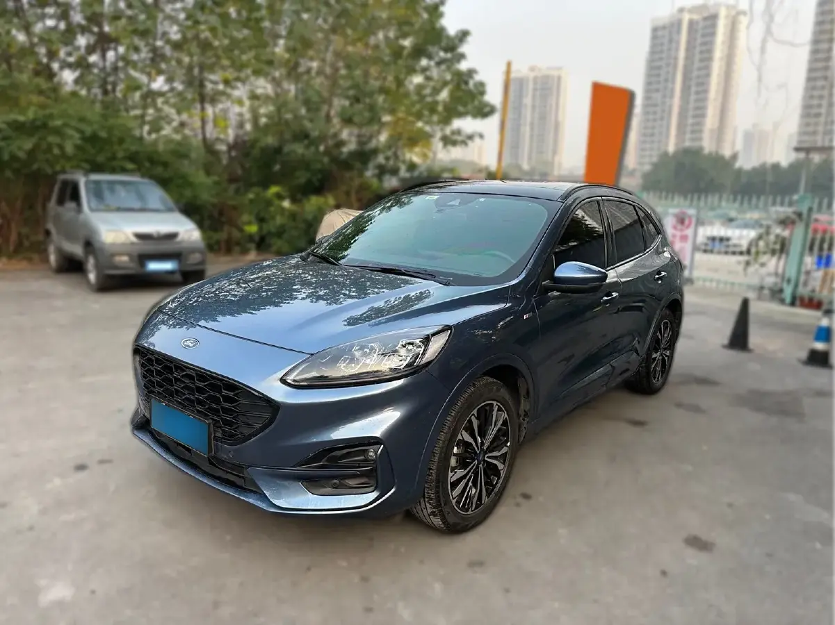 2020 Ford Escape 2.0T 248HP L4 8AT