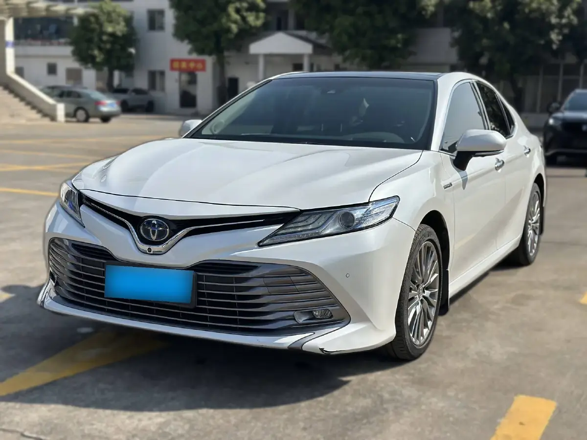 2019 Toyota Camry 2.5L 178HP L4 E-CVT Hybrid