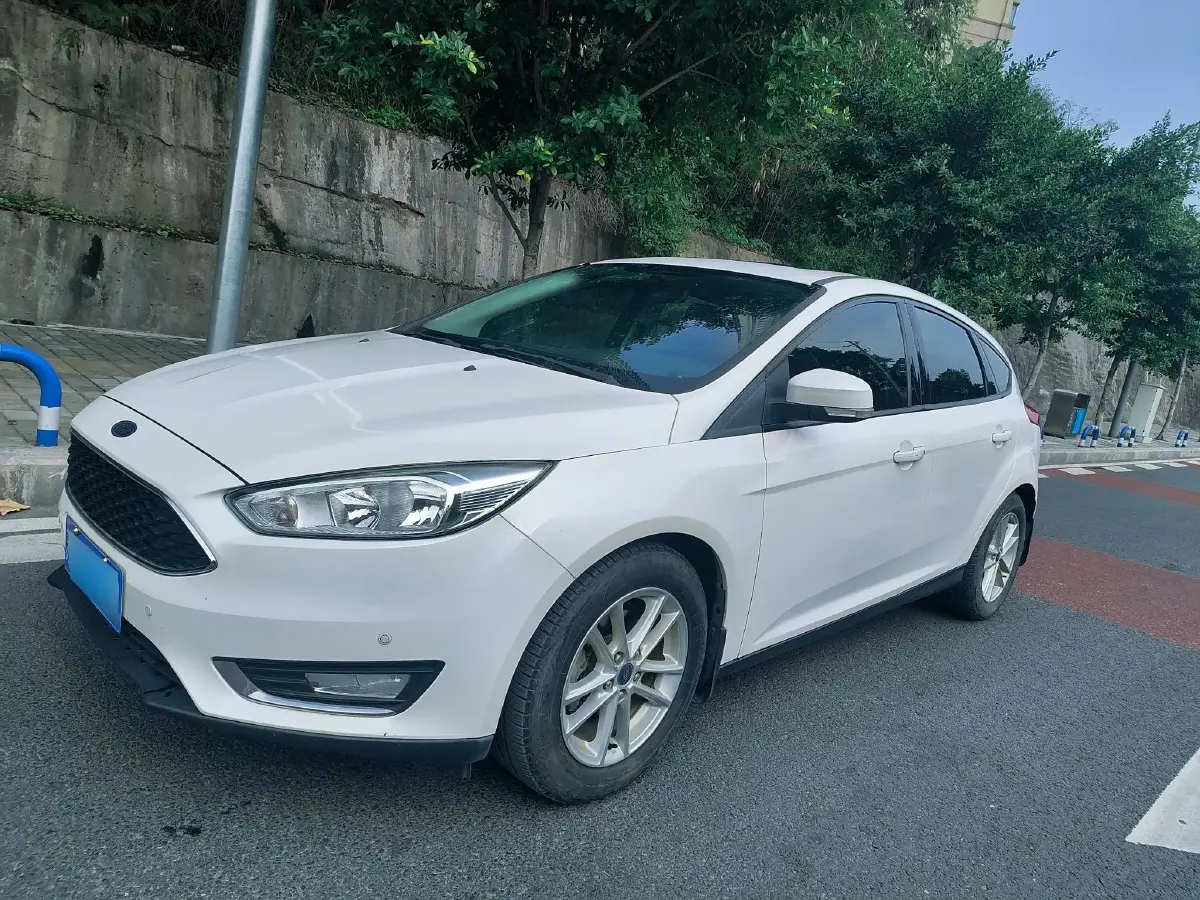 2015 Ford Focus 1.6L 125HP L4 6DCT