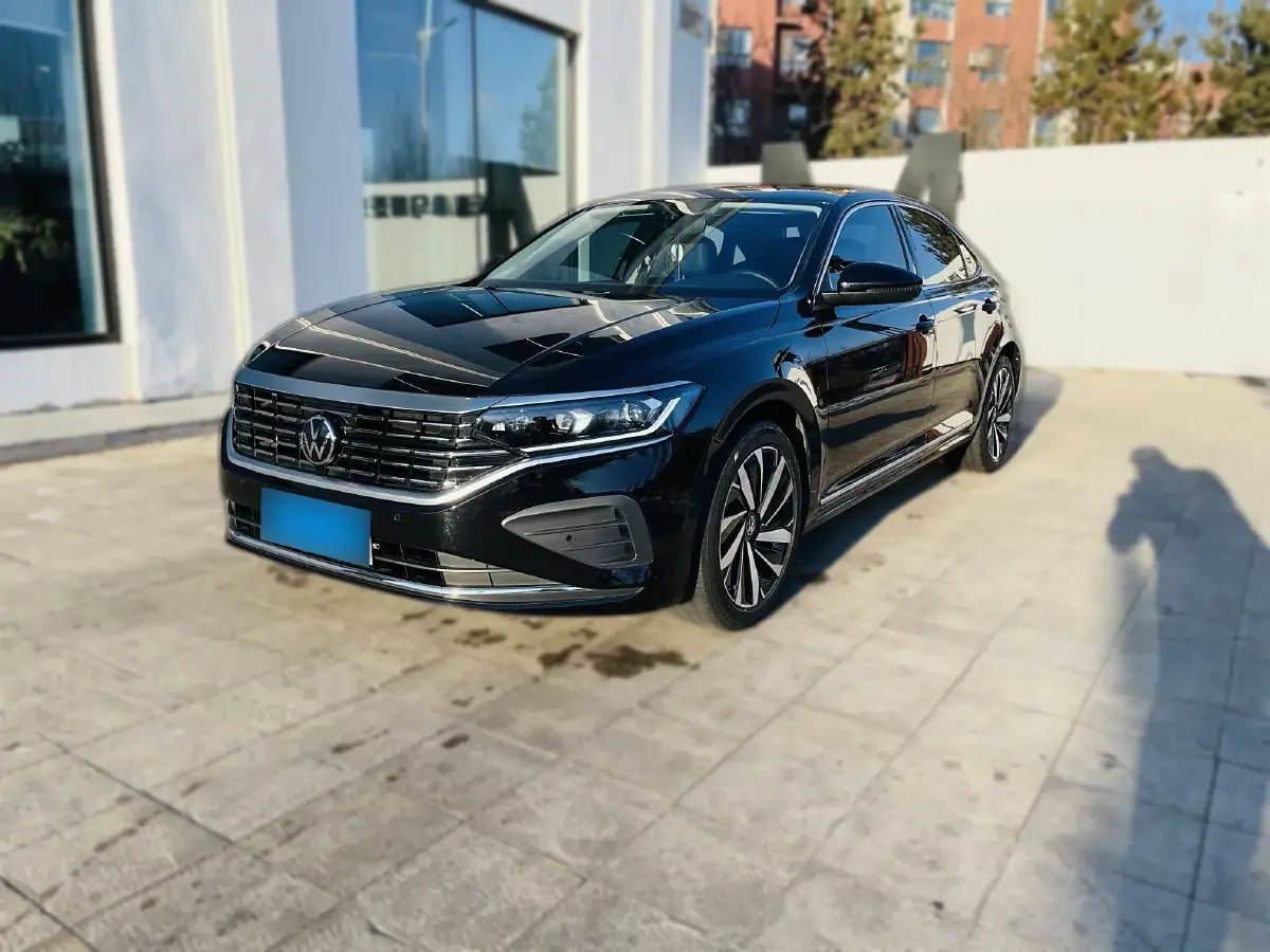 2024 Volkswagen Passat 2.0T 220HP L4 7DCT