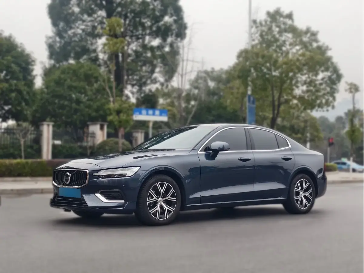 2024 Volvo S60 2.0T 197HP L4 7DCT