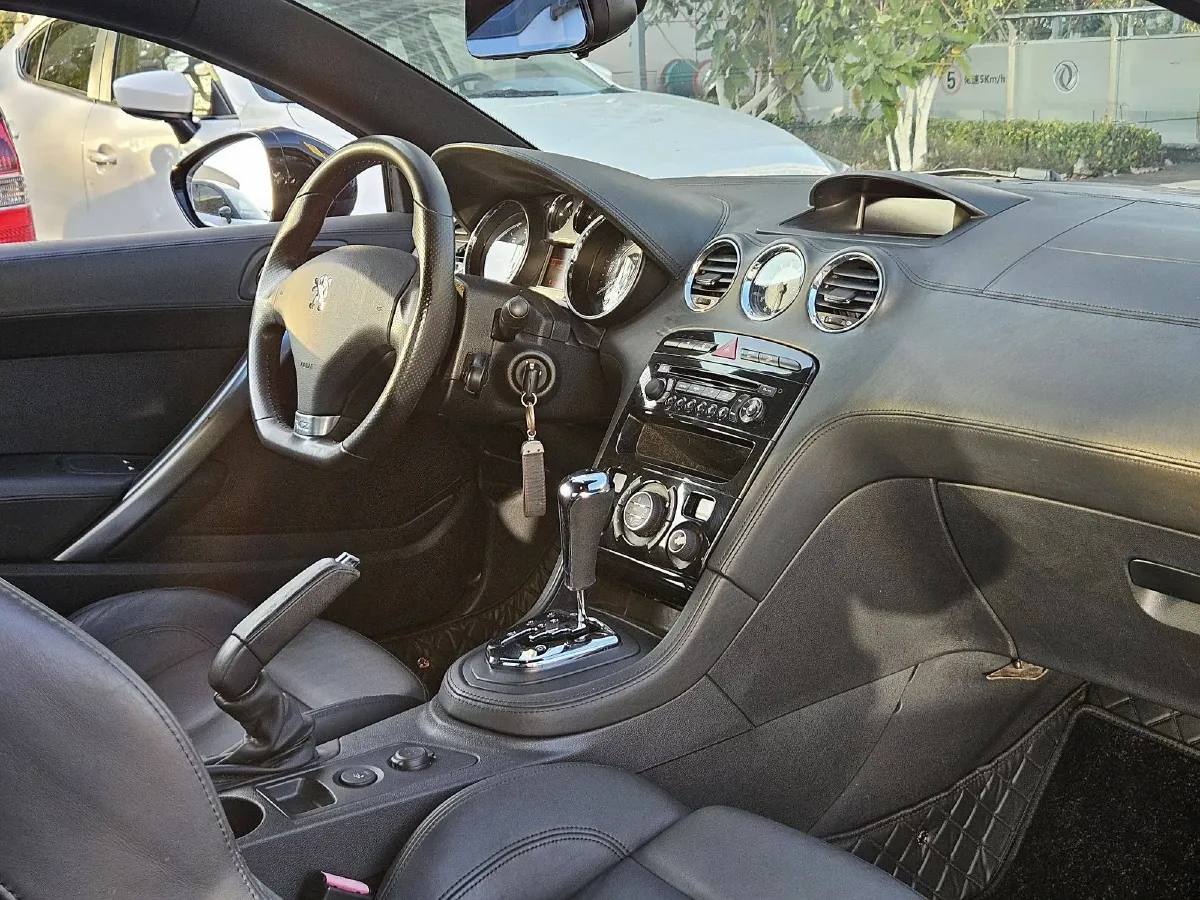 2011 Peugeot RCZ 1.6T 156HP L4 6AT,autocango,china used car exporter,china ev exporter,chinese used car exporter,chinese used ev exporter