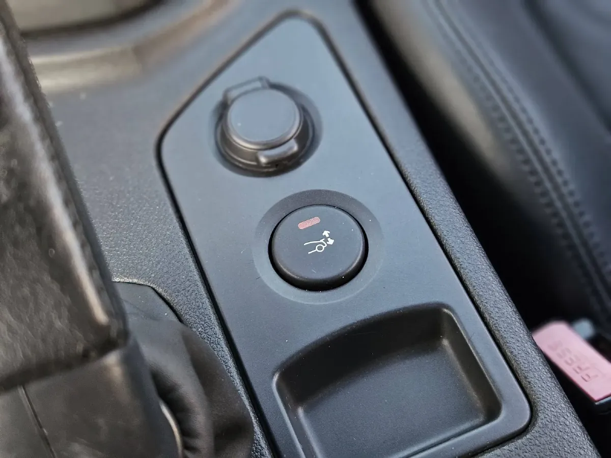 2011 Peugeot RCZ 1.6T 156HP L4 6AT,autocango,china used car exporter,china ev exporter,chinese used car exporter,chinese used ev exporter