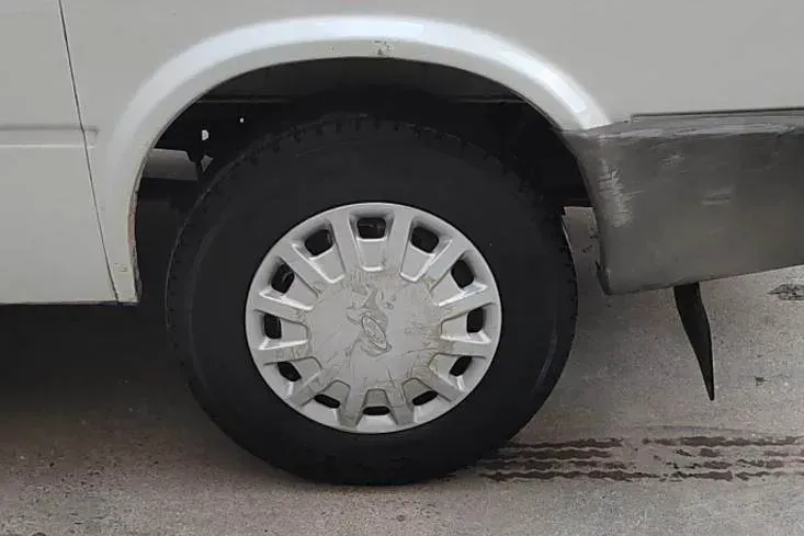 2009 Ford Classic Transit 2.8T 102HP L4 5MT,autocango,china used car exporter,china ev exporter,chinese used car exporter,chinese used ev exporter