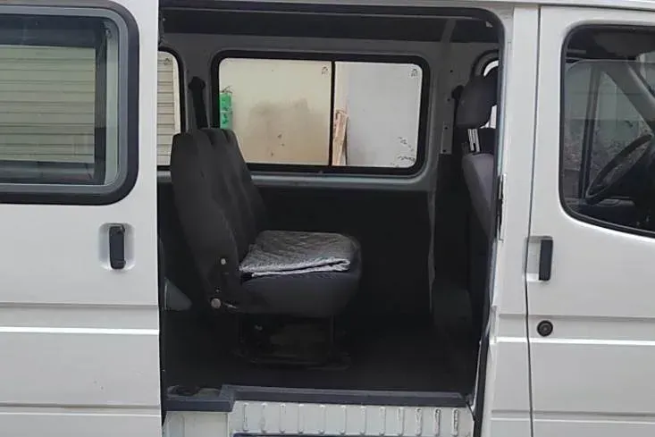 2009 Ford Classic Transit 2.8T 102HP L4 5MT,autocango,china used car exporter,china ev exporter,chinese used car exporter,chinese used ev exporter