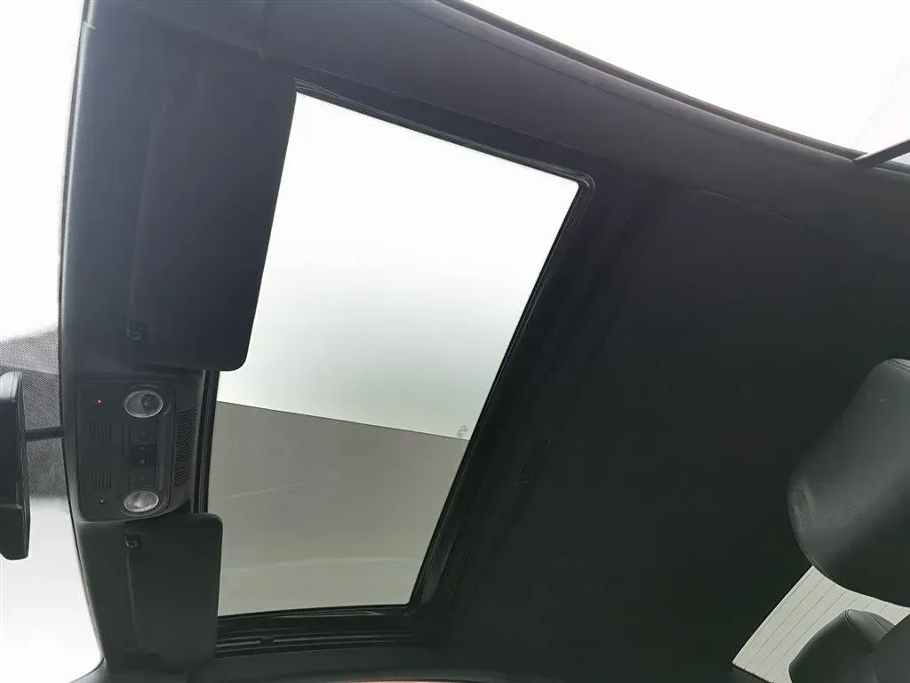 2011 Volkswagen Eos 2.0T 211HP L4 6DCT,autocango,china used car exporter,china ev exporter,chinese used car exporter,chinese used ev exporter