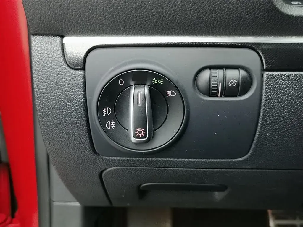 2011 Volkswagen Eos 2.0T 211HP L4 6DCT,autocango,china used car exporter,china ev exporter,chinese used car exporter,chinese used ev exporter