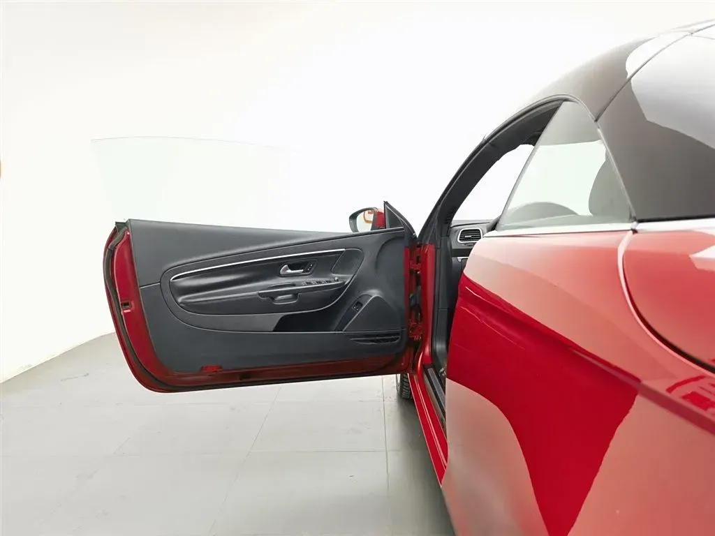 2011 Volkswagen Eos 2.0T 211HP L4 6DCT,autocango,china used car exporter,china ev exporter,chinese used car exporter,chinese used ev exporter