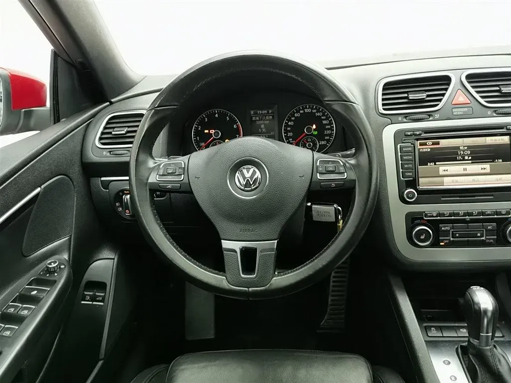 2011 Volkswagen Eos 2.0T 211HP L4 6DCT,autocango,china used car exporter,china ev exporter,chinese used car exporter,chinese used ev exporter