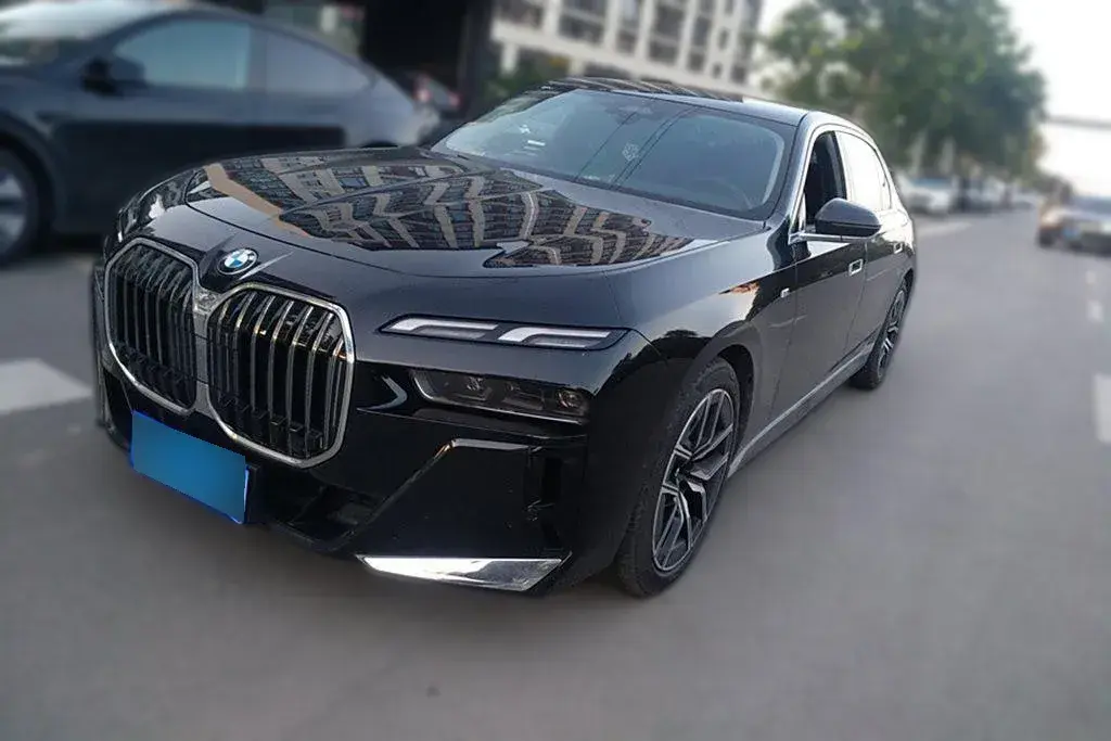 2023 BMW 7 Series 3.0T 272HP L6 8AT