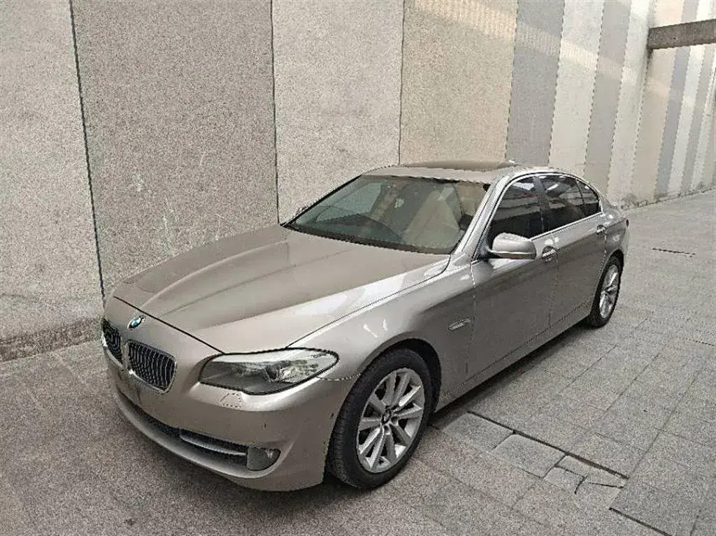 2012 BMW 5 Series 3.0L 258HP L6 8AT