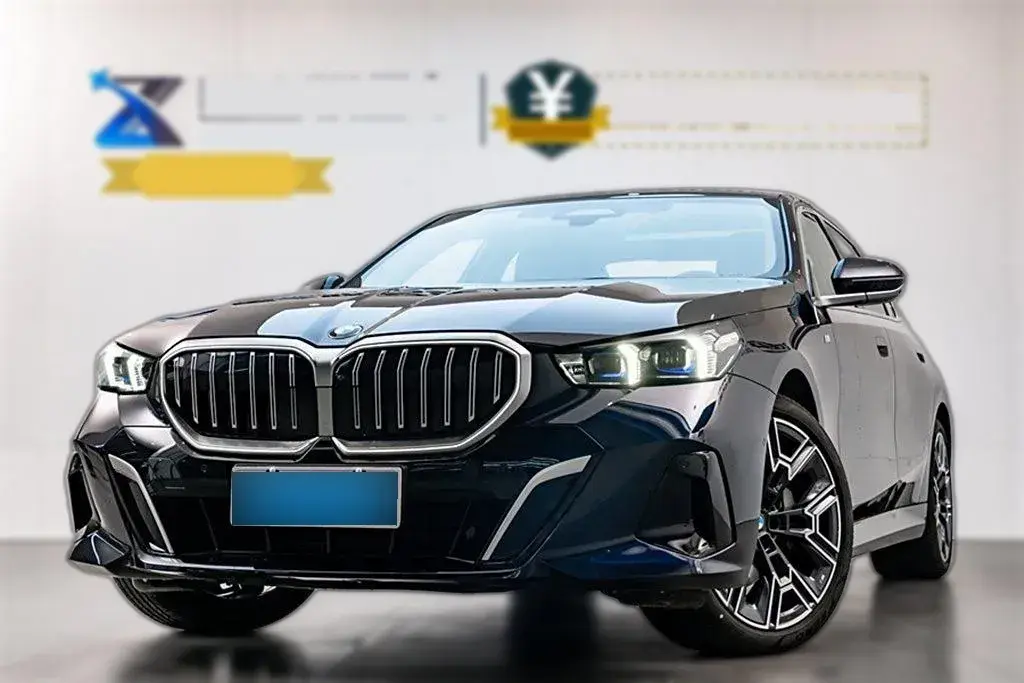 2024 BMW 5 Series 2.0T 258HP L4 8AT