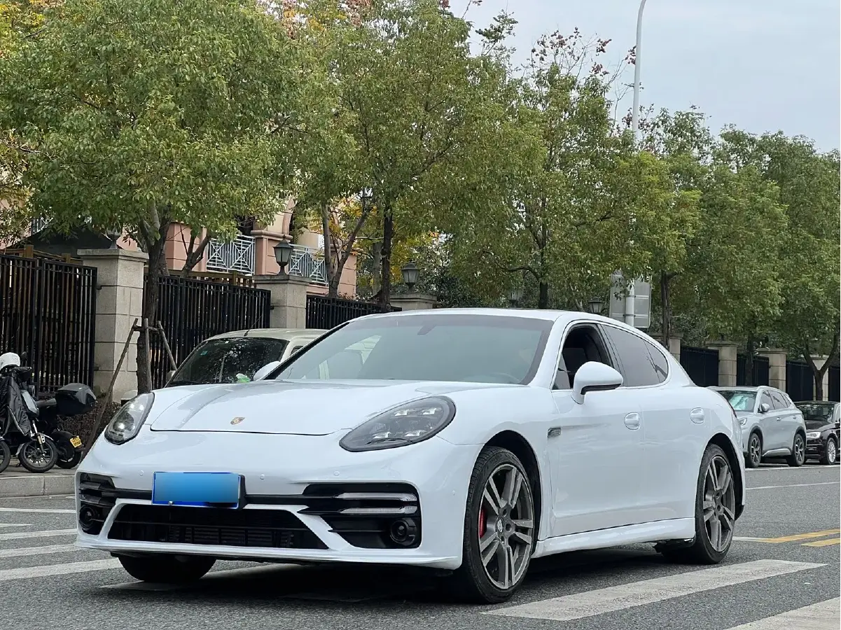 2012 Porsche Panamera 4.8L 430HP V8 7DCT