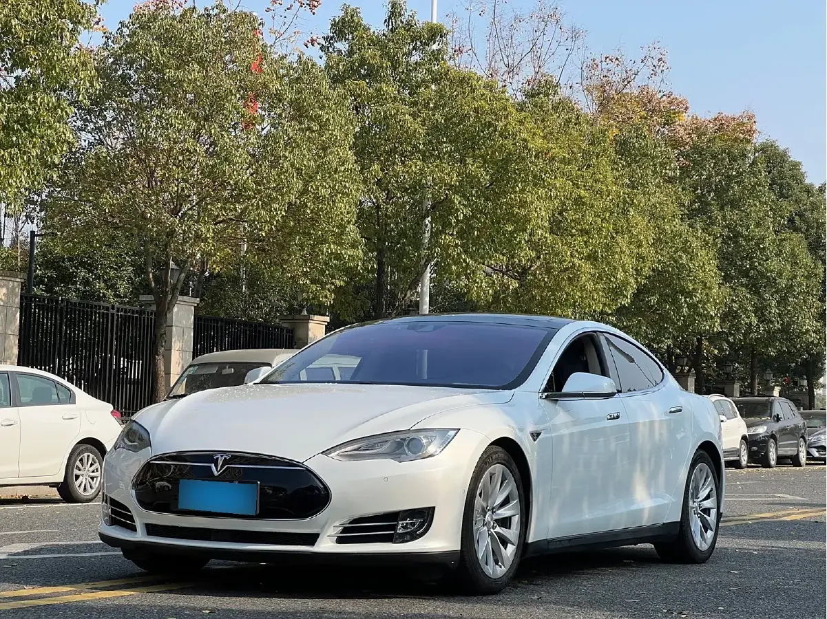 2016 Tesla Model S BEV 70KWH