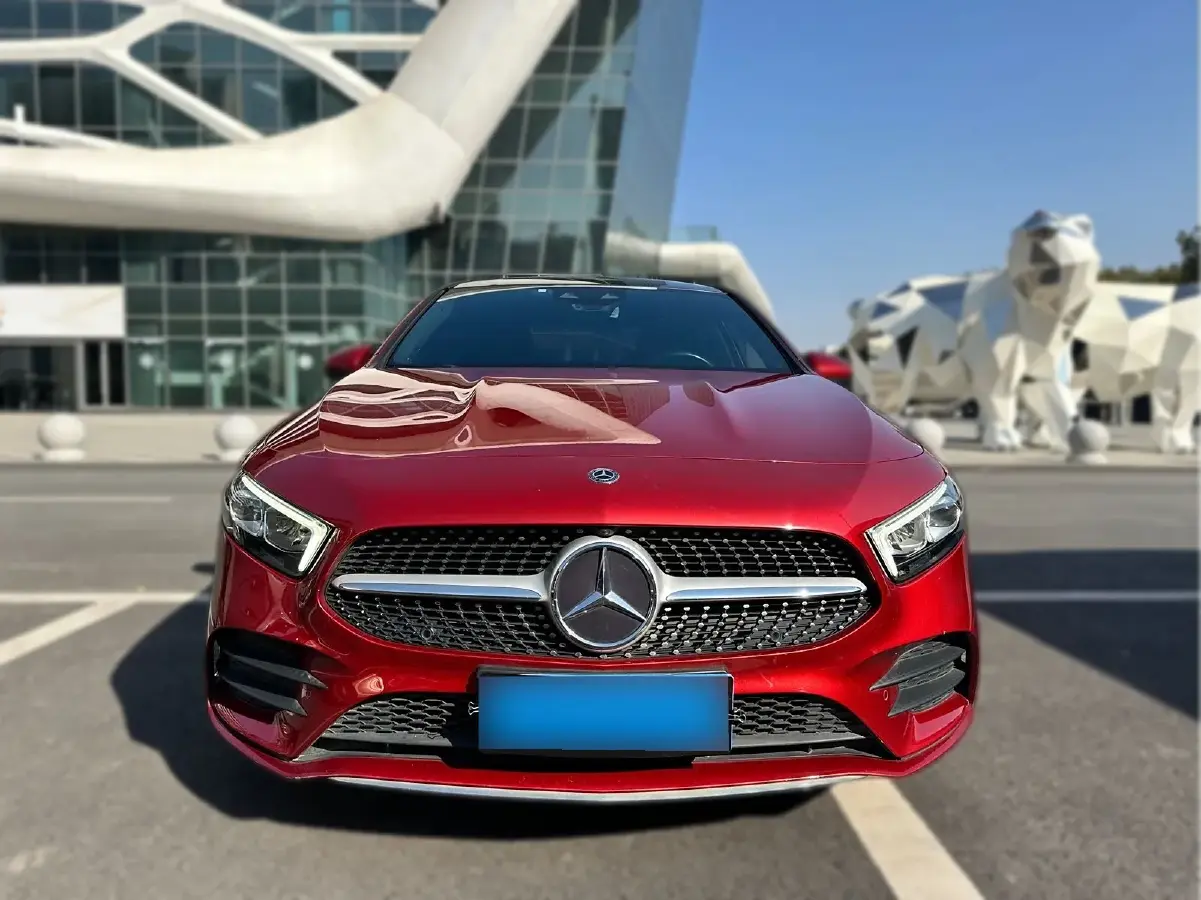 2019 Mercedes-Benz A Class 1.3T 163HP L4 7DCT