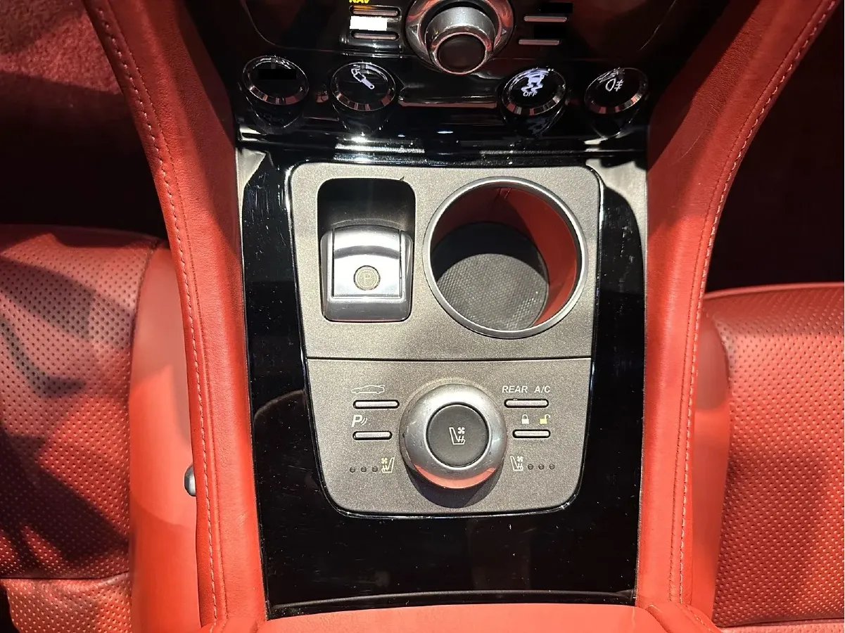 2014 Aston Martin Rapide 6.0L 558HP V12 6AT,autocango,china used car exporter,china ev exporter,chinese used car exporter,chinese used ev exporter