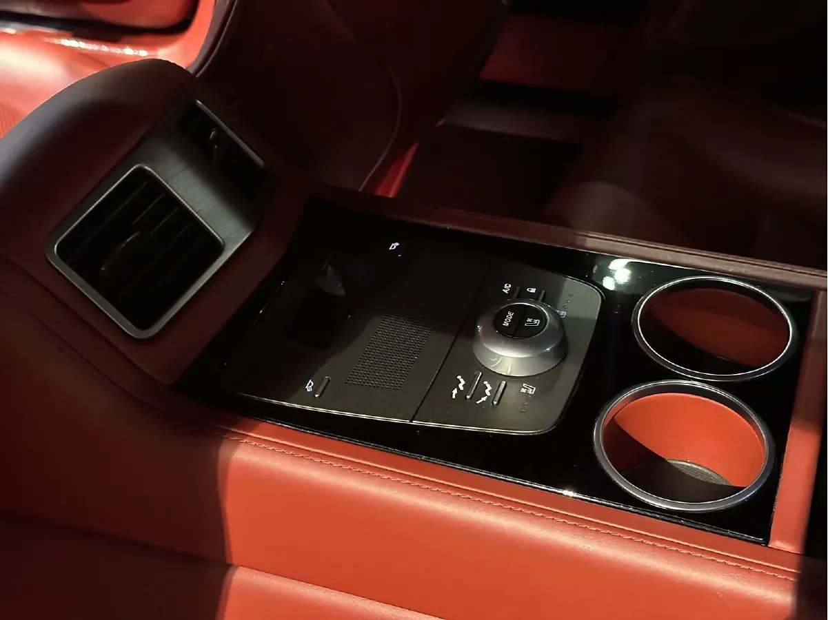 2014 Aston Martin Rapide 6.0L 558HP V12 6AT,autocango,china used car exporter,china ev exporter,chinese used car exporter,chinese used ev exporter