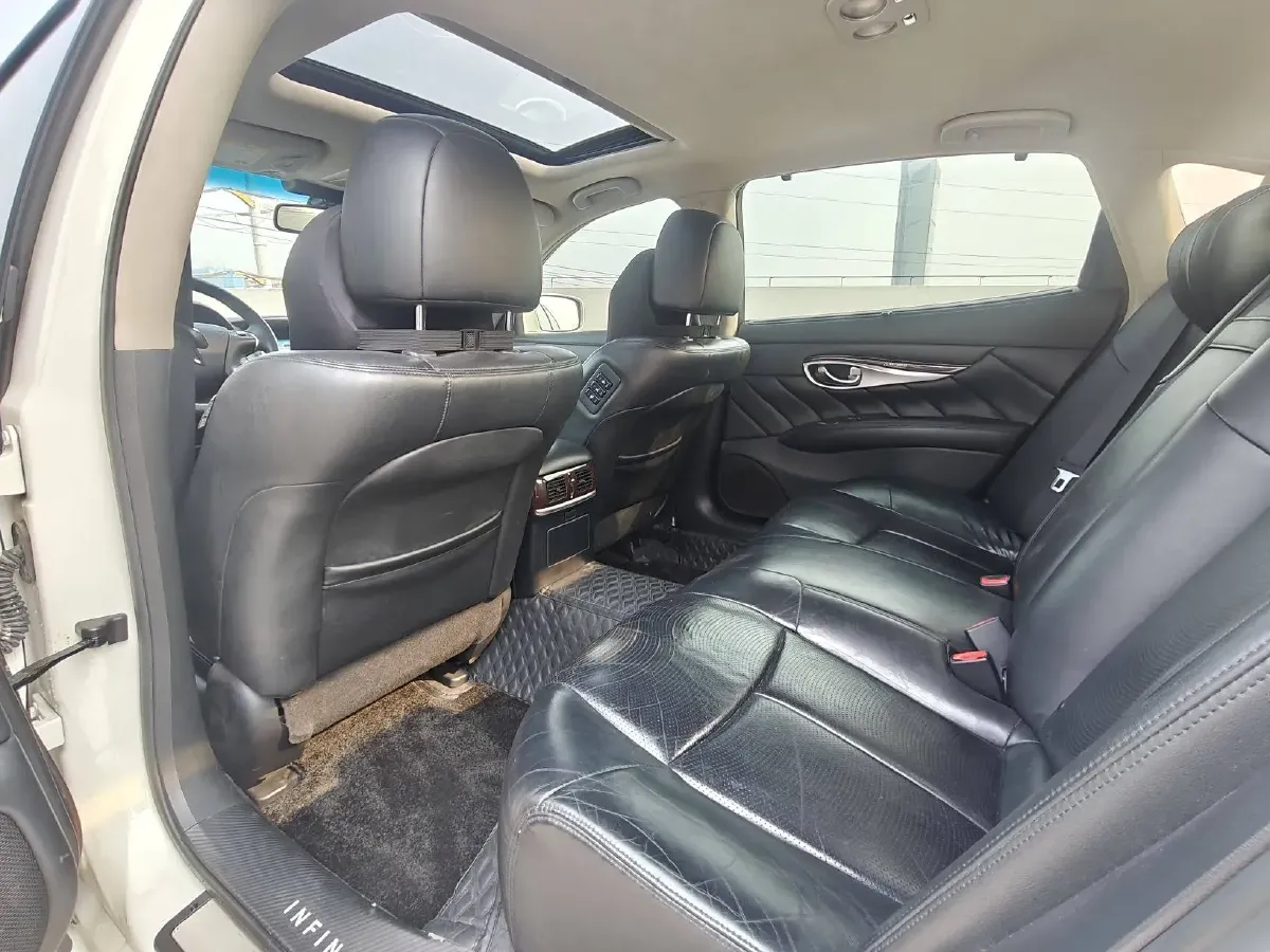 2013 Infiniti Q70 2.5L 235HP V6 7AT,autocango,china used car exporter,china ev exporter,chinese used car exporter,chinese used ev exporter