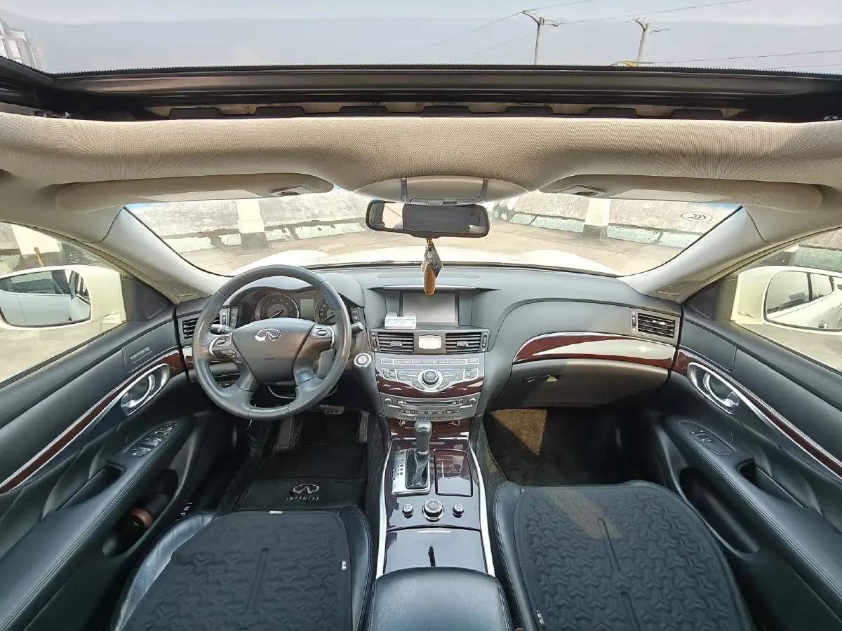 2013 Infiniti Q70 2.5L 235HP V6 7AT,autocango,china used car exporter,china ev exporter,chinese used car exporter,chinese used ev exporter