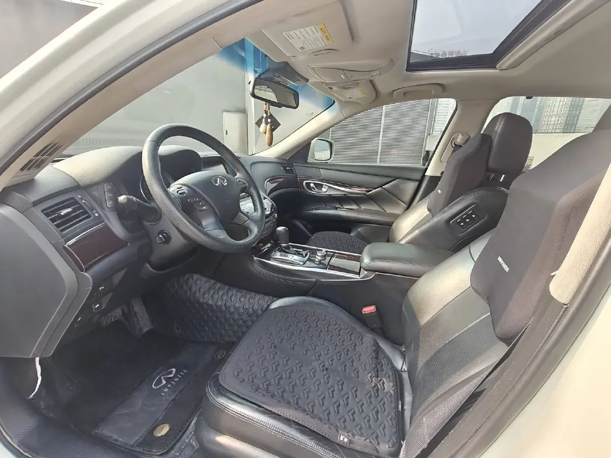 2013 Infiniti Q70 2.5L 235HP V6 7AT,autocango,china used car exporter,china ev exporter,chinese used car exporter,chinese used ev exporter