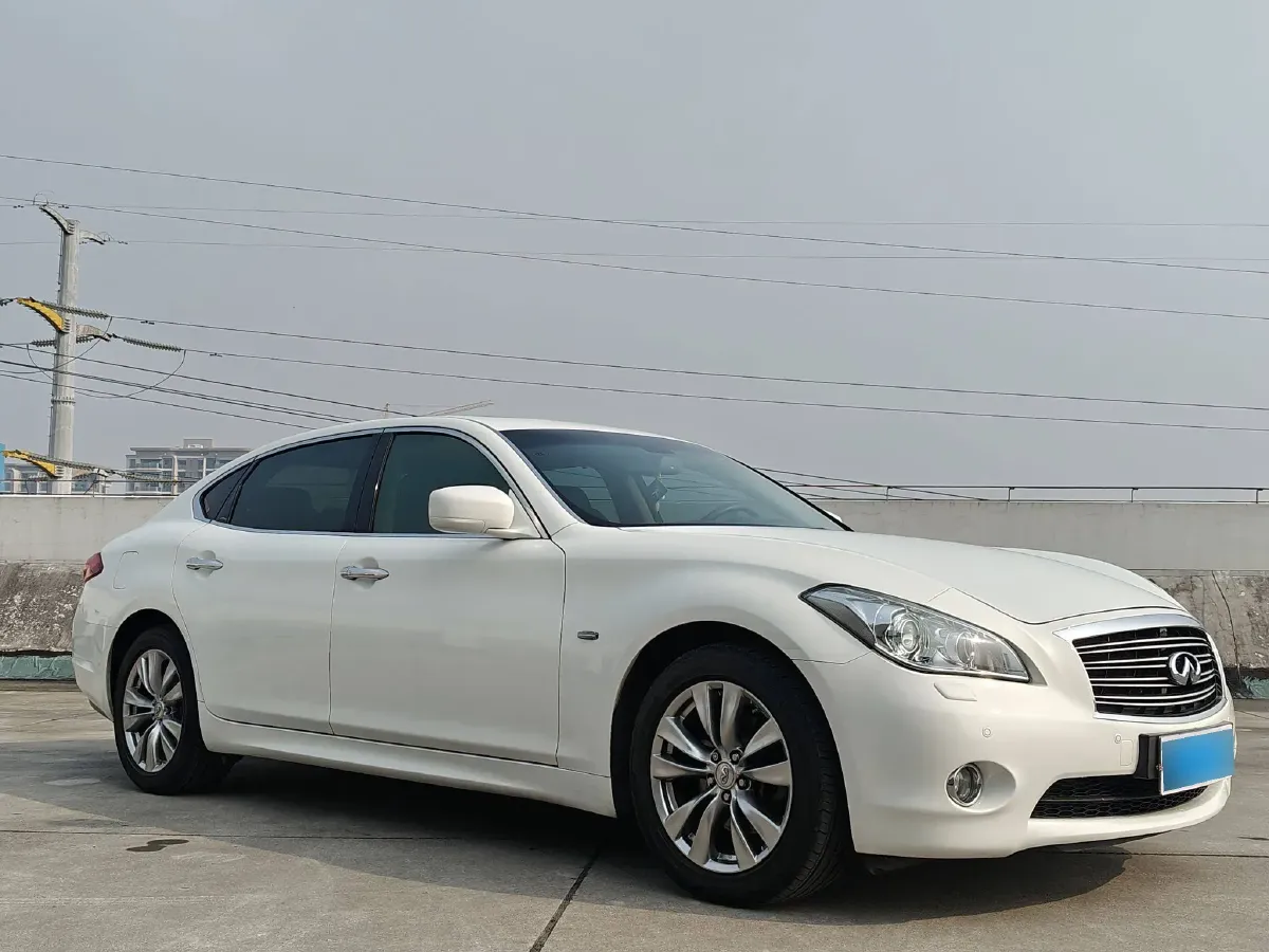 2013 Infiniti Q70 2.5L 235HP V6 7AT,autocango,china used car exporter,china ev exporter,chinese used car exporter,chinese used ev exporter